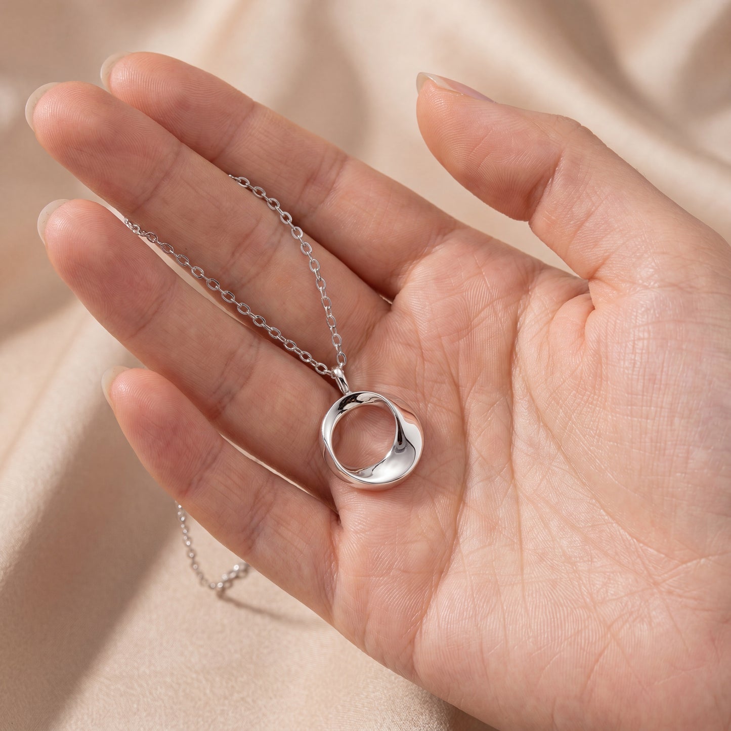 925 Sterling Silver Modern Open Circle Pendant Necklace