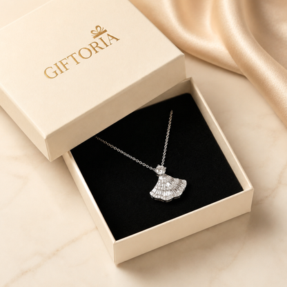 925 sterling silver vintage fan pendant necklace displayed in a Giftoria gift box, ready to gift jewellery for her