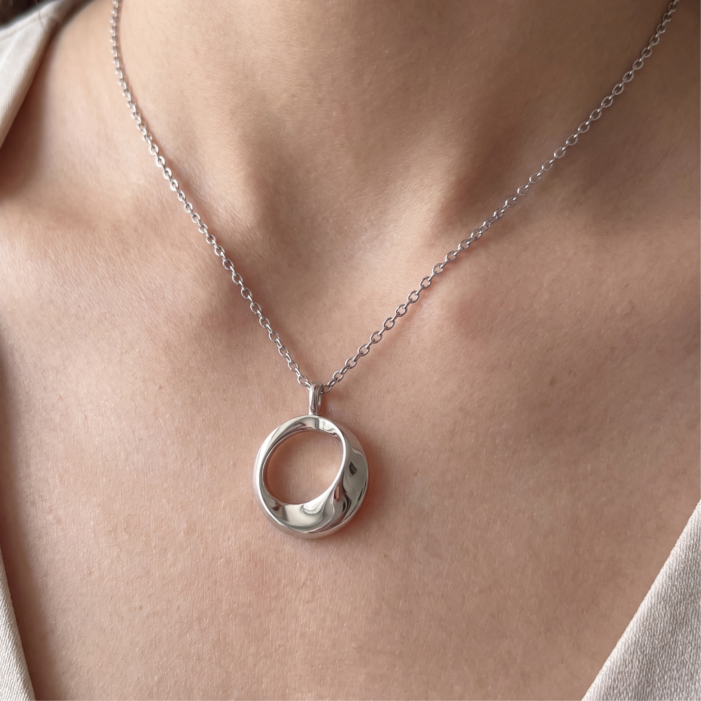 925 Sterling Silver Modern Open Circle Pendant Necklace
