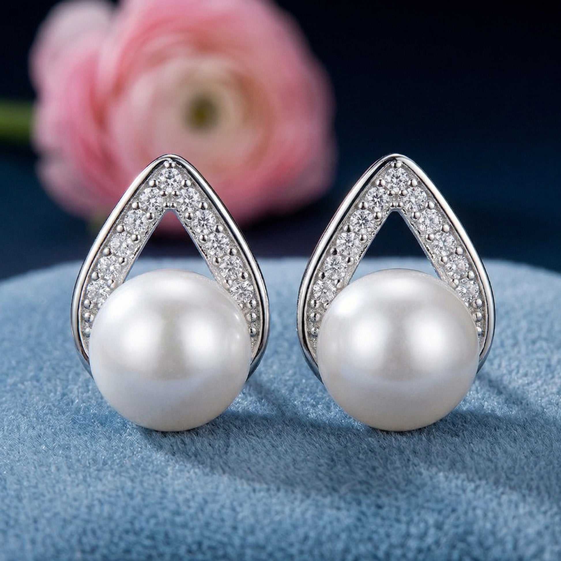925 sterling silver pearl teardrop stud earrings with lustrous pearl detail