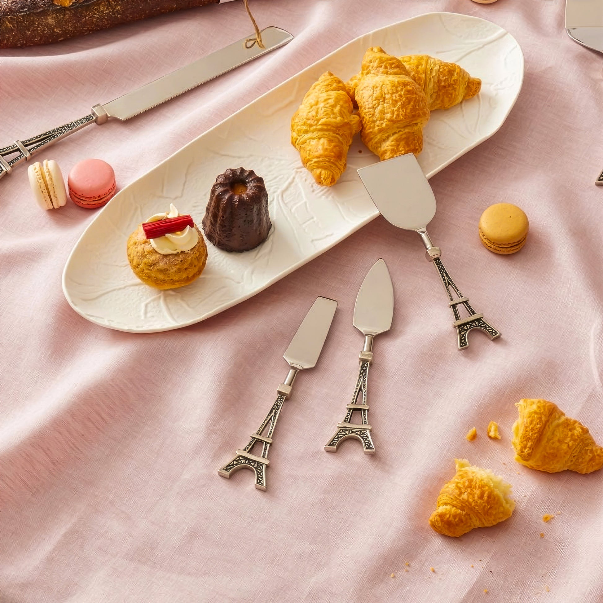 Elegant cheese knife set 3pcs on stylish dessert table